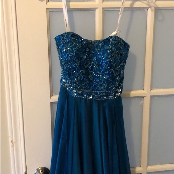 Prom/formal dress - Picture 1 of 4